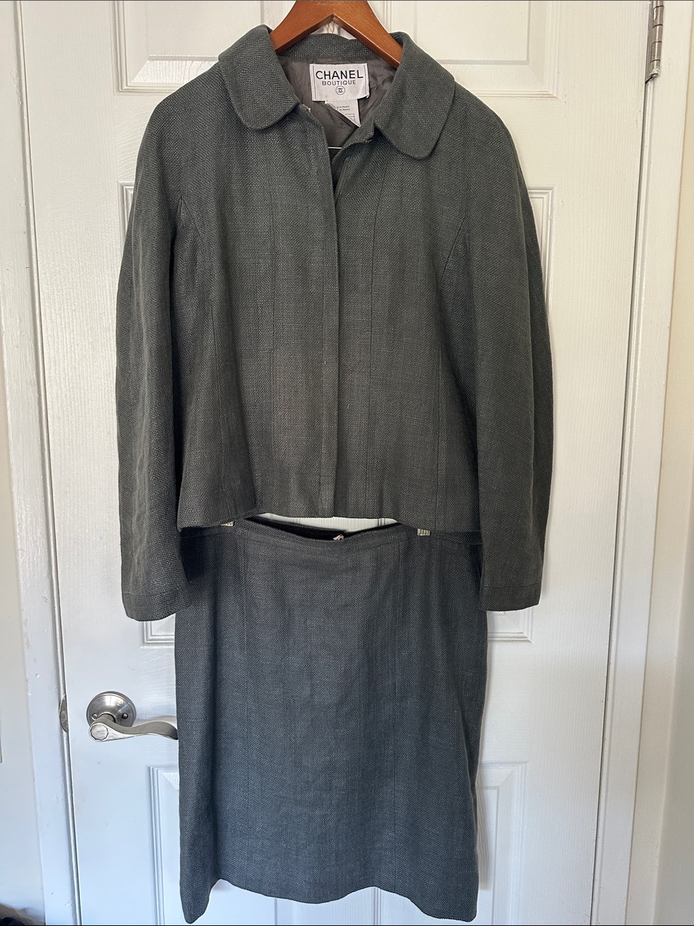 CHANEL Gray linen with silk lining suit jacket with Rounded Collar
